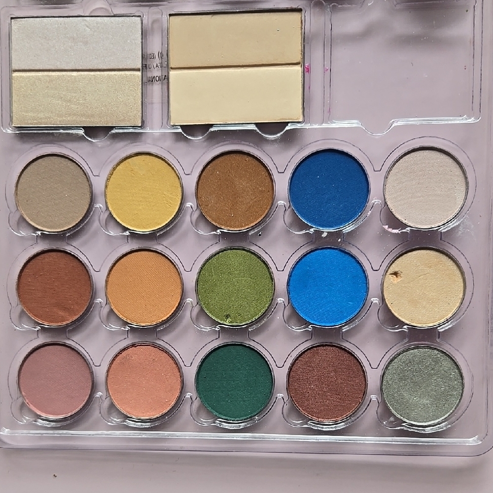 "The Color Workshop" brand Makeup palette. Very large variety of Shades! - Picture 10 of 10